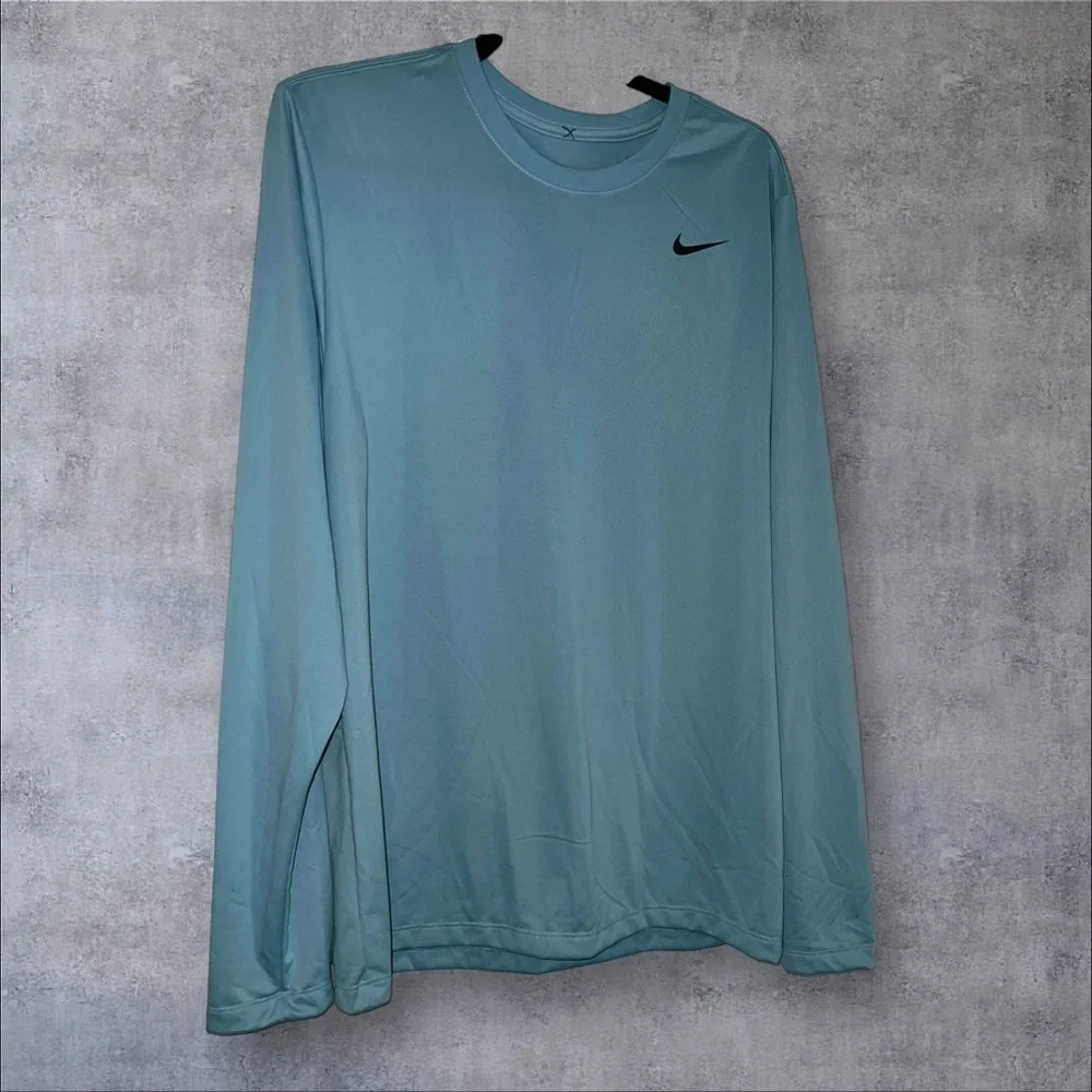 Nike Women's Aqua Long Sleeve Tee‎